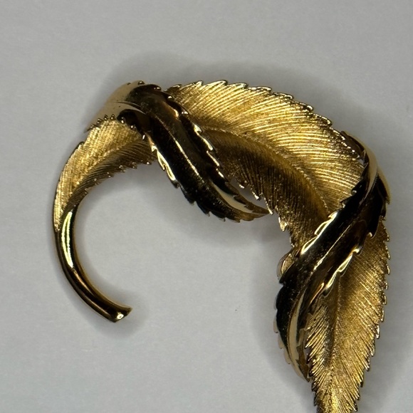 Vintage Monet Swirl Pin - Picture 4 of 7